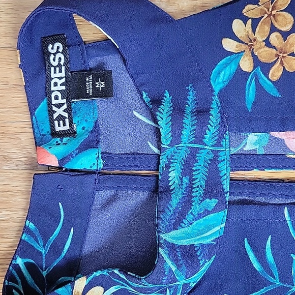 Express Floral Top - Picture 3 of 9